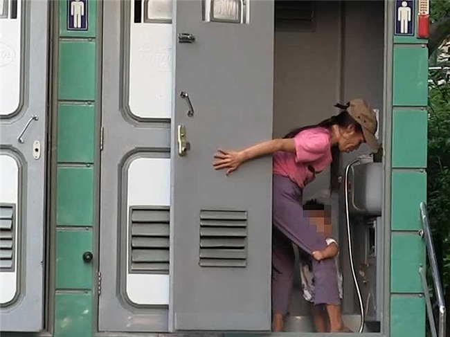 Ẵm con ăn xin, chơi ma túy ở khu phố Tây - Ảnh 5.