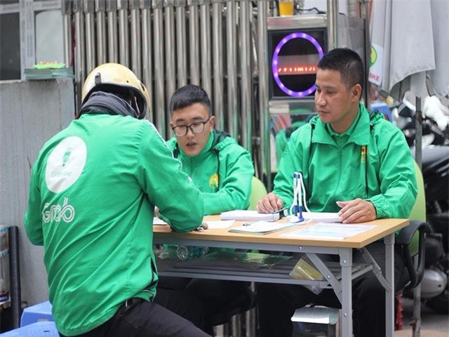 Bảo hiểm xã hội,BHXH,trốn thuế,Mai Linh,taxi truyền thống,uber,grab