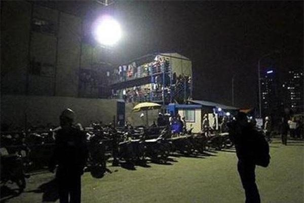 ha noi: sap gian giao luc rang sang, 3 nguoi tu vong, 3 nguoi bi thuong nang - 1