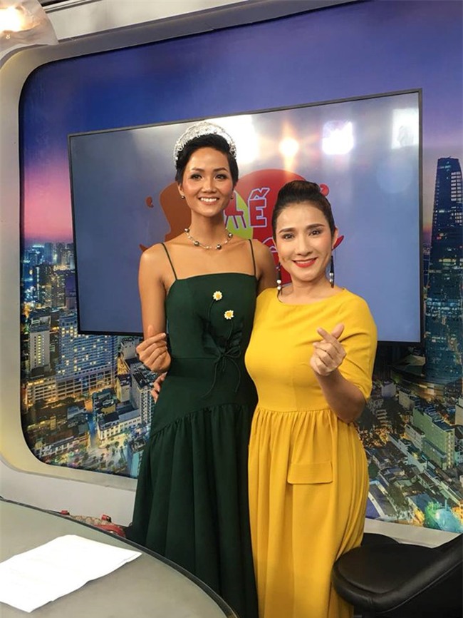 Cat Tuong than tho vi Hoa hau H'Hen Nie toi truong quay tre 1 tieng hinh anh 2