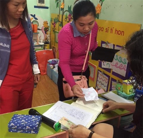 Nhà trường tổ chức trả lại tiền thu sai cho phụ huynh học sinh vào ngày 6/11/2017.