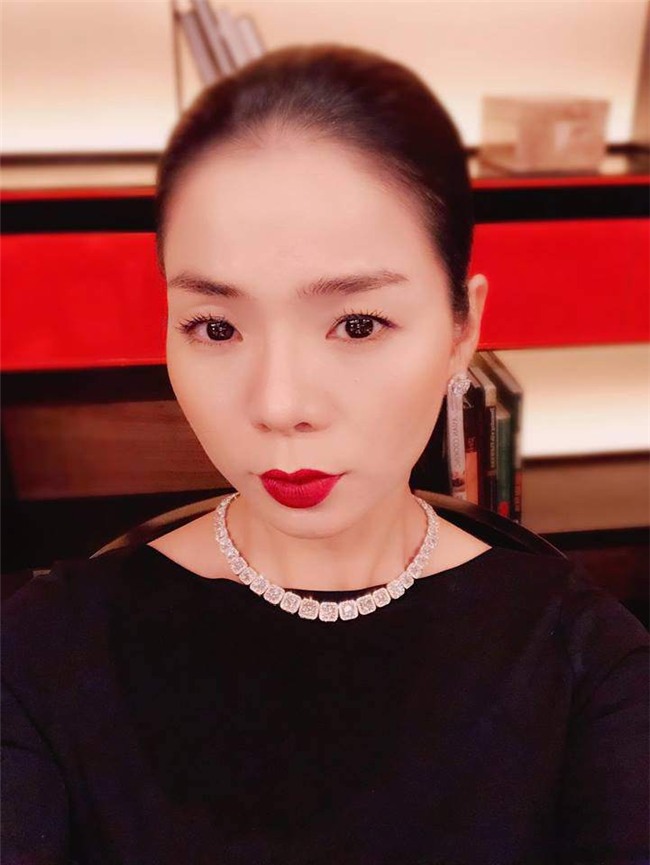 hoc tap "me bim sua" le quyen cach chon mau son giup sang bung khuon mat! - 5