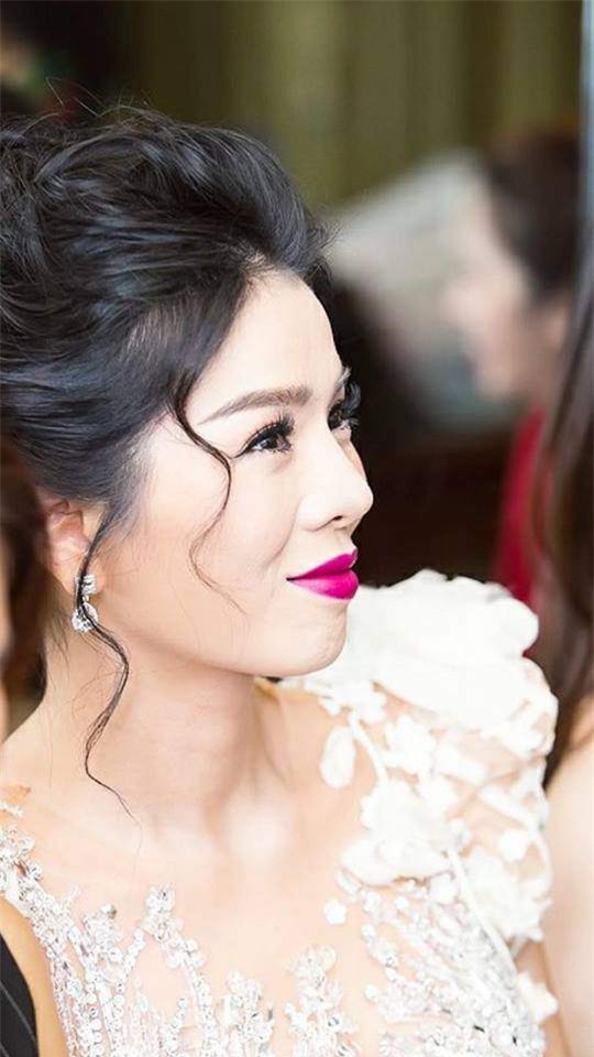 hoc tap "me bim sua" le quyen cach chon mau son giup sang bung khuon mat! - 6