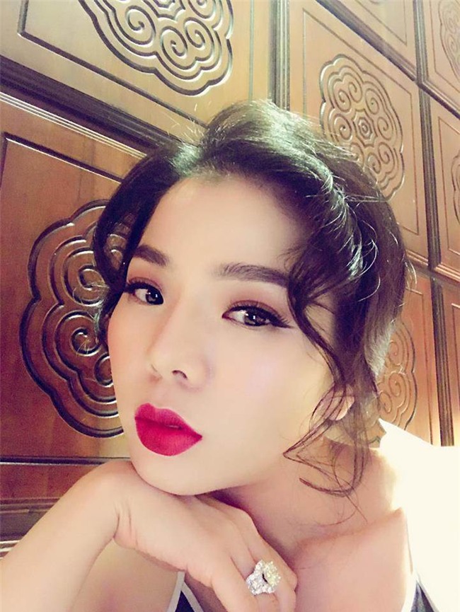 hoc tap "me bim sua" le quyen cach chon mau son giup sang bung khuon mat! - 9