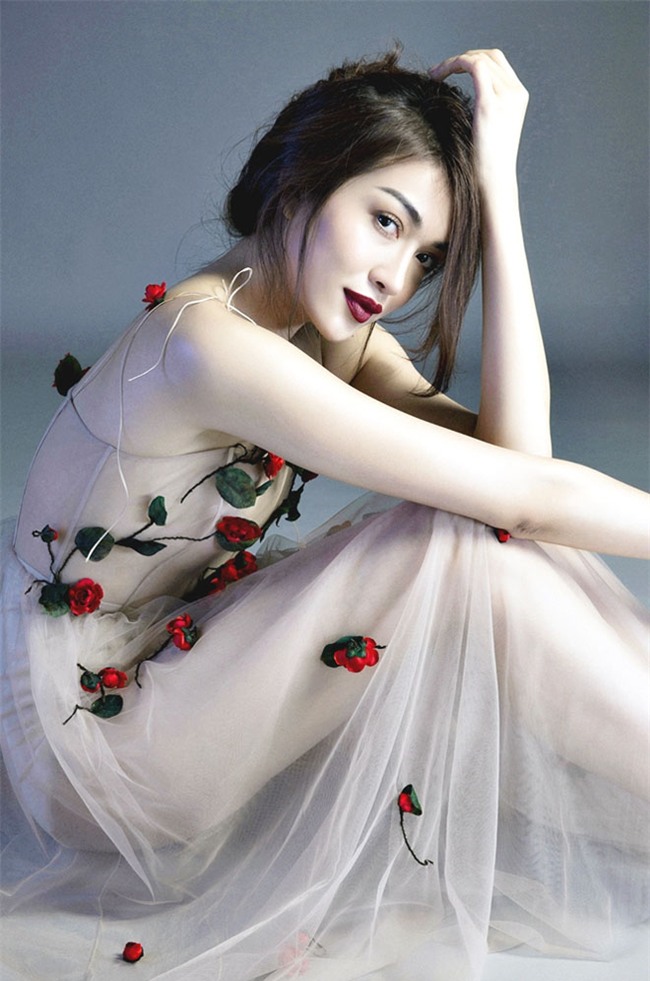 a hau le hang mac nua kin nua ho dep nhu tranh hinh anh 6