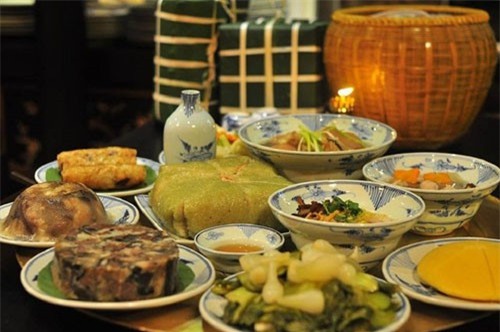 Mâm cỗ ngày Tết là nỗi ám ảnh của nhiều nàng dâu. Ảnh minh họa.