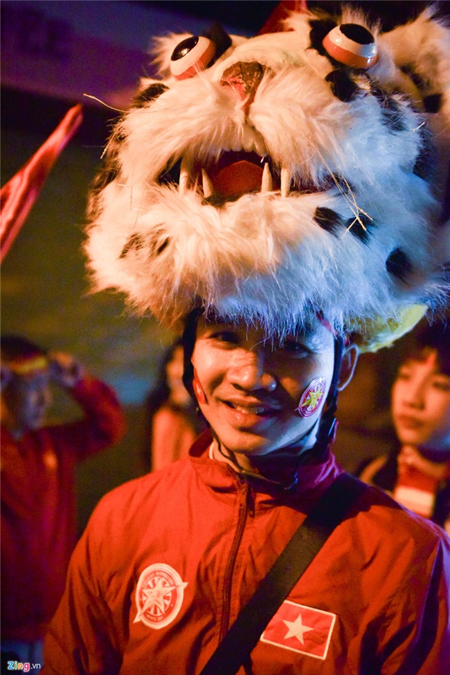 Nguoi ham mo do ra ho Guom an mung thanh tich cua U23 Viet Nam hinh anh 7