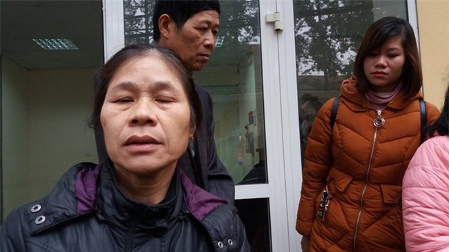 Đông Anh: Bé gái nguy kịch sau mũi tiêm nghi bị nhầm thuốc của nhân viên y tế - Ảnh 3.