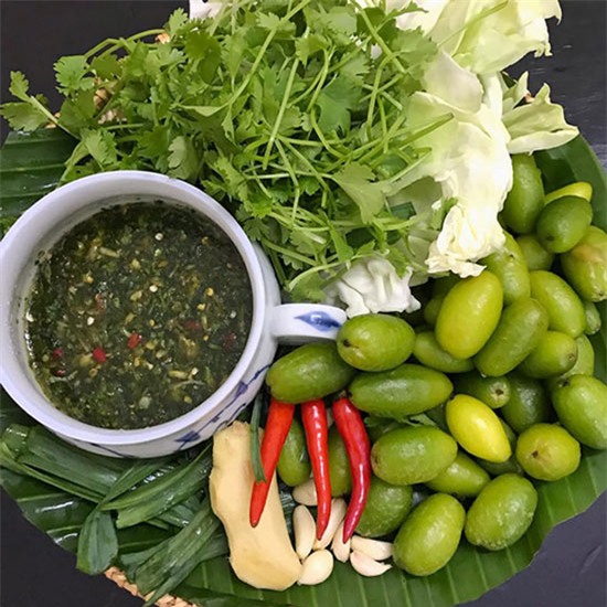 Nhót xanh chua loét, giá cao tới 200.000 đồng/kg vẫn cháy hàng