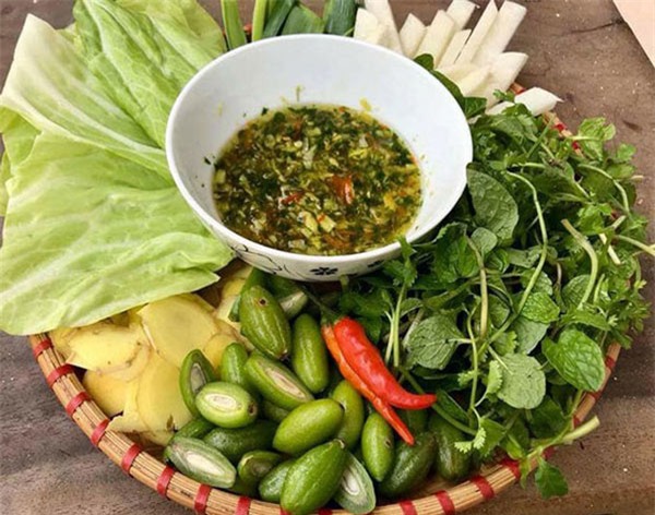 Nhót xanh chua loét, giá cao tới 200.000 đồng/kg vẫn cháy hàng