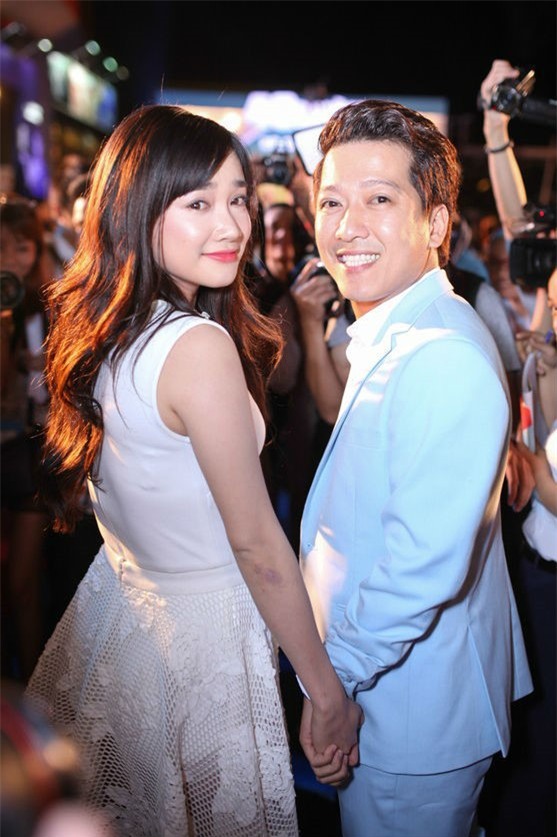 HOT: Trường Giang bất ngờ cầu hôn Nhã Phương ngay tại lễ trao giải Mai Vàng trước hàng nghìn khán giả - Ảnh 5.