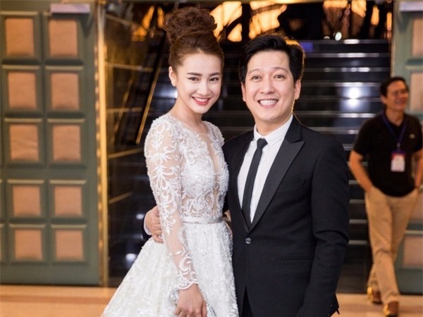 HOT: Trường Giang bất ngờ cầu hôn Nhã Phương ngay tại lễ trao giải Mai Vàng trước hàng nghìn khán giả - Ảnh 6.