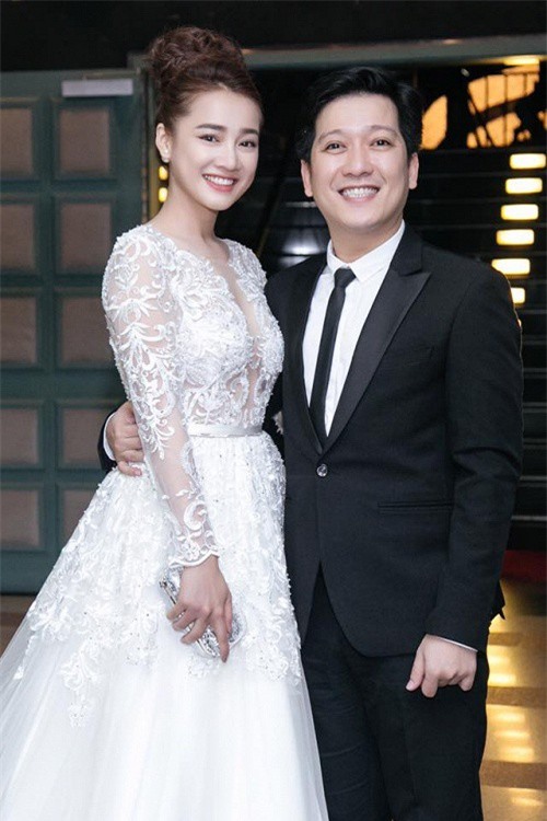 Không chỉ có Trường Giang và Nhã Phương, showbiz Việt cũng từng chứng kiến nhiều màn cầu hôn công khai cực lãng mạn! - Ảnh 4.