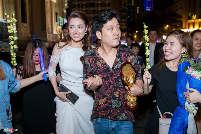 Truong Giang va Nha Phuong ve chung nha sau man cau hon bat ngo hinh anh 2