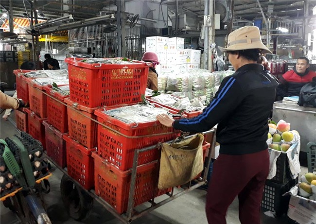 Chợ Long Biên,Lao động nghèo,Hoàn cảnh khó khăn