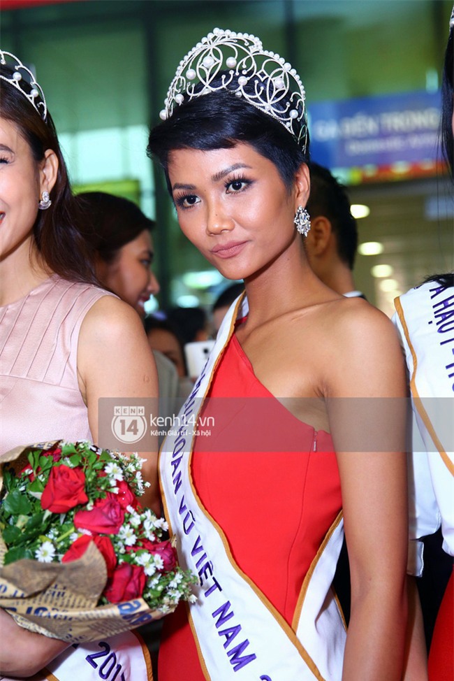 Sở hữu làn da nâu như Hhen Nie mặc đẹp không khó, quan trọng là phải chọn đúng tông màu hợp da - Ảnh 1.