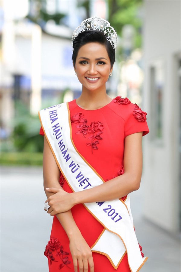 Sở hữu làn da nâu như Hhen Nie mặc đẹp không khó, quan trọng là phải chọn đúng tông màu hợp da - Ảnh 4.