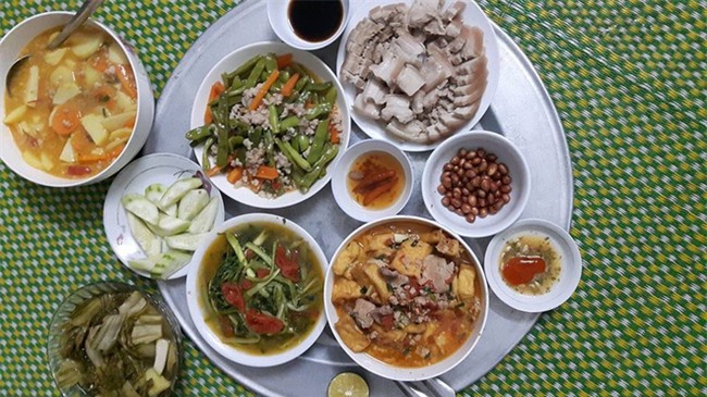 Than thở mâm cơm thịnh soạn 100k vừa bị chồng chê, mẹ trẻ cứ tưởng được chị em an ủi nào ngờ lại bị chê thêm - Ảnh 2.