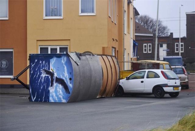 khoanh khac gio cuc manh thoi nguoi bay nhu la cay, ai xem cung hai hung - 4