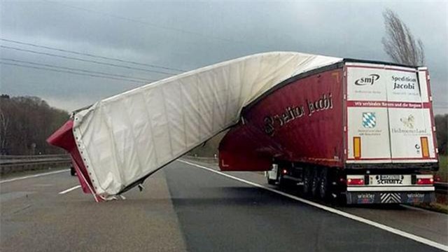 khoanh khac gio cuc manh thoi nguoi bay nhu la cay, ai xem cung hai hung - 5