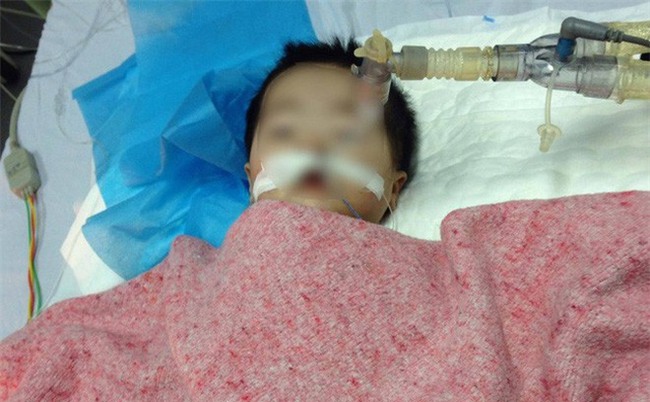 Sức khỏe bé 8 tháng tuổi ở Hà Nội bị nhầm đường dùng thuốc ra sao?