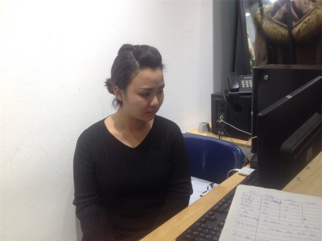 Nữ nhân viên shop quần áo ở Hà Nội kể lại giây phút bị gã đàn ông mặc áo GrabBike xịt dung dịch lạ để cướp tài sản - Ảnh 3.