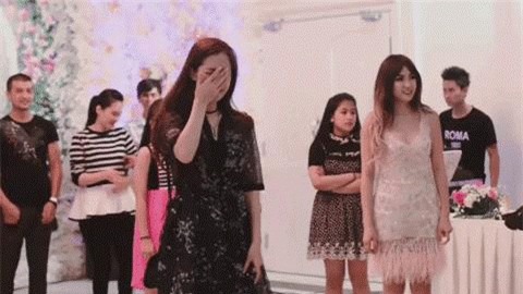 1001 biểu cảm không giống ai của các cô nàng khi bất ngờ được bạn trai cầu hôn-1