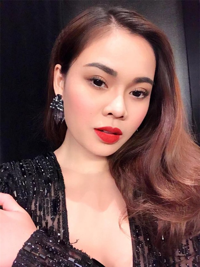 Một mực nói không với thẩm mỹ nhưng chiếc cằm của Giang Hồng Ngọc lại trông thon dài bất thường - Ảnh 1.