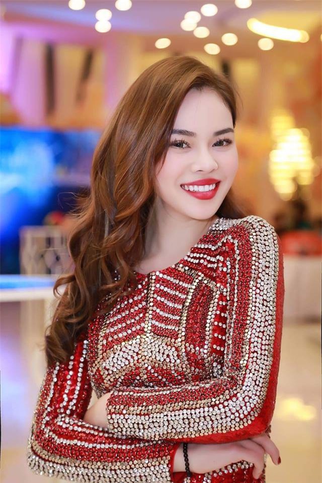 Một mực nói không với thẩm mỹ nhưng chiếc cằm của Giang Hồng Ngọc lại trông thon dài bất thường - Ảnh 3.