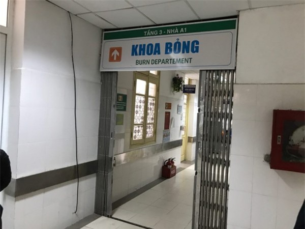 Vụ cô gái bị người đàn ông ngoại quốc tẩm xăng đốt: ‘Con chưa bao giờ kể tôi nghe về người này’