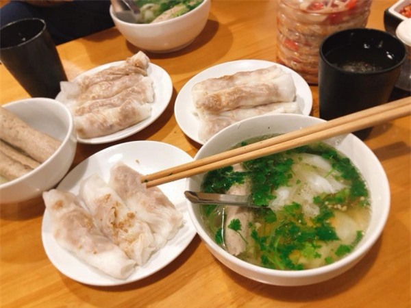 Đặc sản bánh cuốn canh Cao Bằng ‘gây sốt’ ở Hà Nội - Bạn đã biết địa chỉ nào ăn cực ngon? - Ảnh 1.