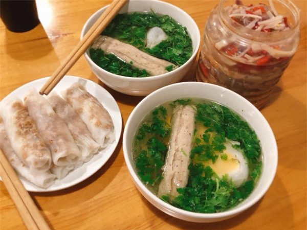 Đặc sản bánh cuốn canh Cao Bằng ‘gây sốt’ ở Hà Nội - Bạn đã biết địa chỉ nào ăn cực ngon? - Ảnh 2.