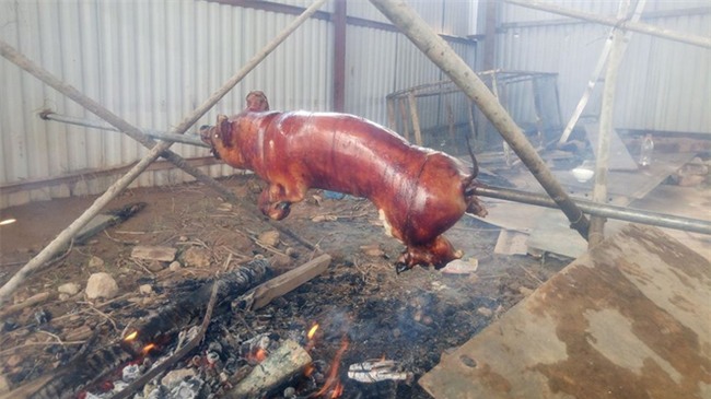 Khi bạn thèm lợn quay và trổ tài bắt chước đầu bếp siêu đẳng trên Youtube, kết quả có thể thảm hại thế này đây - Ảnh 18.