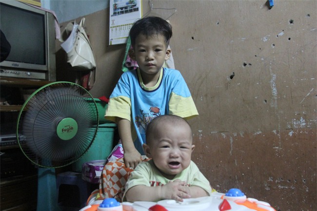 Chồng bỏ đi, người mẹ trẻ nuốt nước mắt nuôi hai con nhỏ dại, bệnh tật - Ảnh 11.