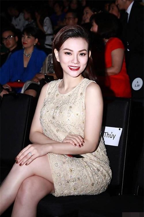 giam 14kg sau sinh, day la bi quyet giup thu thuy lay lai voc dang quyen ru - 8