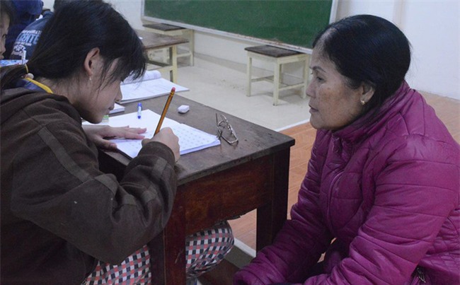 Cô giáo già từng bị cho là điên, 42 năm thầm lặng "chở chữ" cho con em vùng vạn đò xứ Huế
