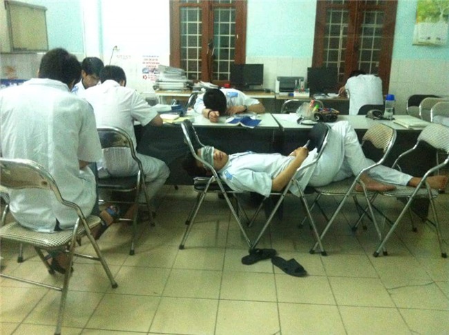 Sinh viên trường Y: Ăn tranh thủ, ngủ khẩn trương, ế là chuyện thường