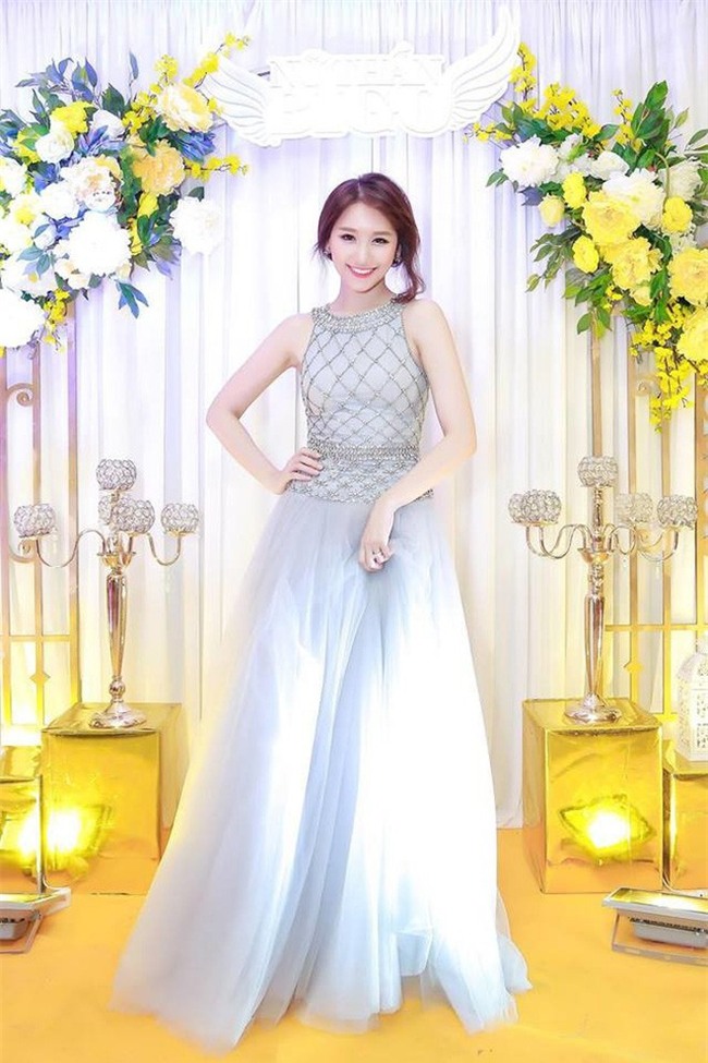 Kể từ khi đăng quang, từ Hoa hậu HHen Niê cho đến 2 Á hậu Hoàn vũ cứ mải miết dùng lại đồ cũ - Ảnh 13.