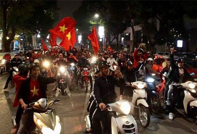 Cả nước vỡ òa với chiến tích lịch sử của U23 Việt Nam - Ảnh 11.