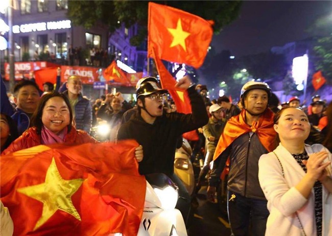 Cả nước vỡ òa với chiến tích lịch sử của U23 Việt Nam - Ảnh 9.