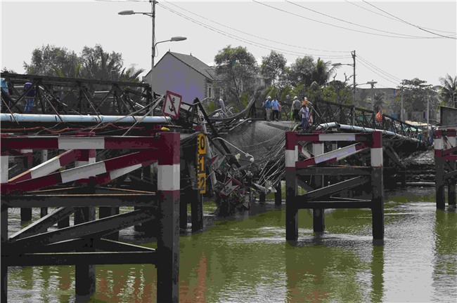 vu sap cau long kien: nhan vien gac cau o dau? hinh anh 2