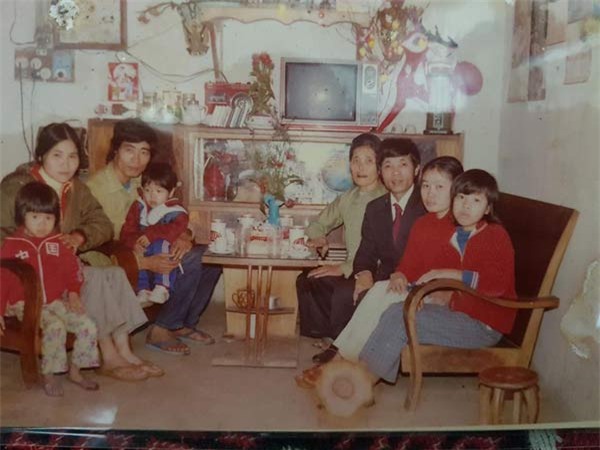 dan mang boi hoi nho lai ky niem tuoi tho qua nhung buc anh tet thoi tho au hinh anh 1