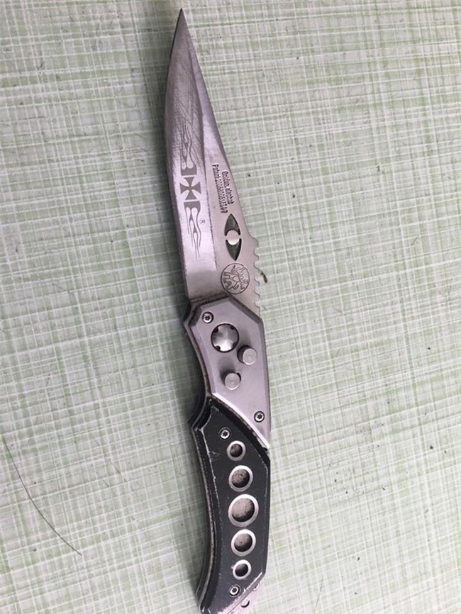 Nhiều lần khống chế cướp tài sản của tài xế GrabBike, tên nghiện ma túy bị bắt sống - Ảnh 2.