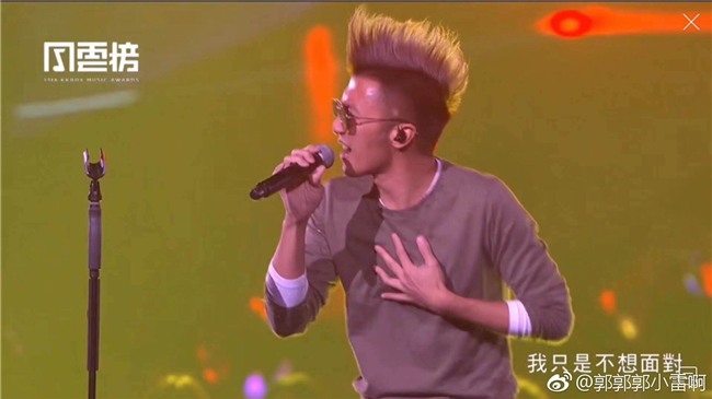 Lầy lội kiểu Tạ Đình Phong: Dùng bàn là ép tóc mào gà bắt chước hình ảnh 18 năm về trước - Ảnh 7.