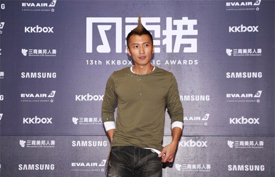 Lầy lội kiểu Tạ Đình Phong: Dùng bàn là ép tóc mào gà bắt chước hình ảnh 18 năm về trước - Ảnh 8.