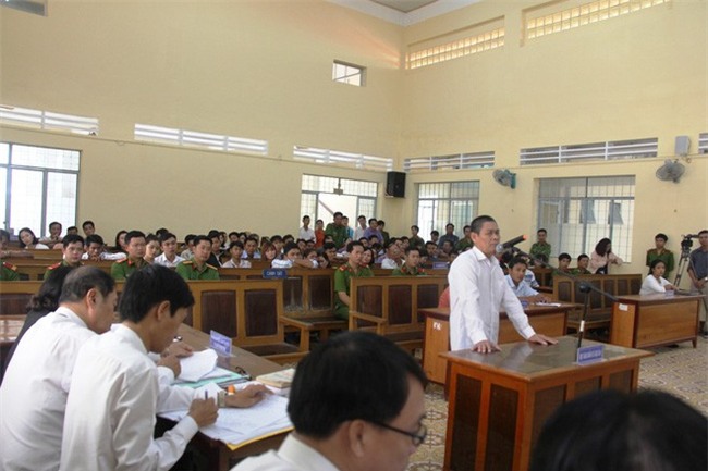 Trước khi chết, bé gái 13 tuổi nắm lấy tay mẹ: Ông Bê “lấy con” chưa giải quyết được mà mẹ định bỏ đi đâu? - Ảnh 1.