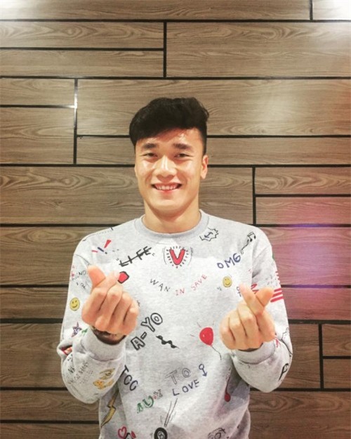 Không chỉ đẹp trai, gout thời trang của thủ môn Bùi Tiến Dũng còn khiến chị em phát cuồng-2