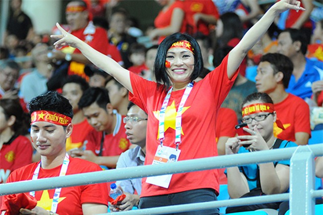 my nhan say dam cau thu viet: nguoi tai gioi, nguoi sac nuoc huong troi hinh anh 22