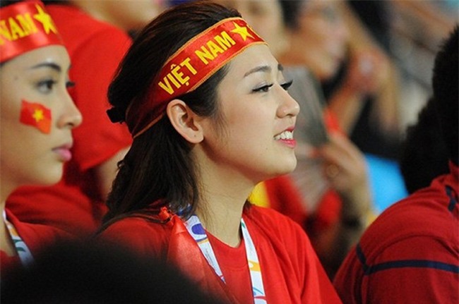 my nhan say dam cau thu viet: nguoi tai gioi, nguoi sac nuoc huong troi hinh anh 26