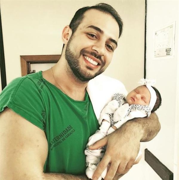 me bau thich thu vi duoc nam bac si dep trai, vui tinh ru "quay" truoc khi vao phong de - 1